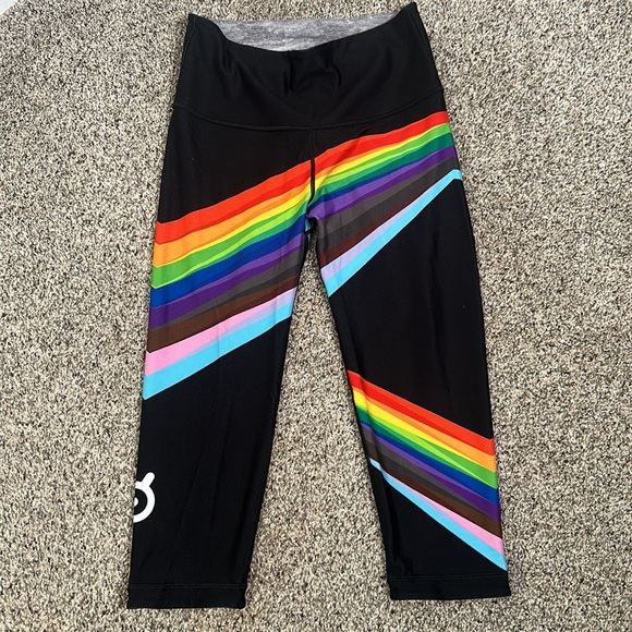 Peloton pride rain bow crop leggings size small - Picture 4 of 11